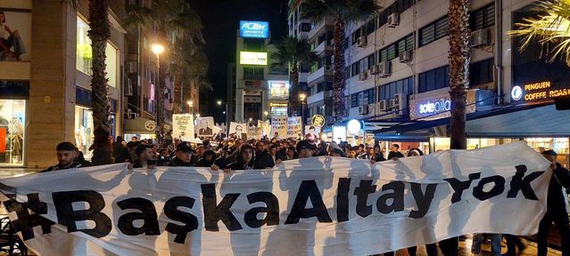 Altay Taraftarları Ahmet Nur Çebi'yi Bekliyor