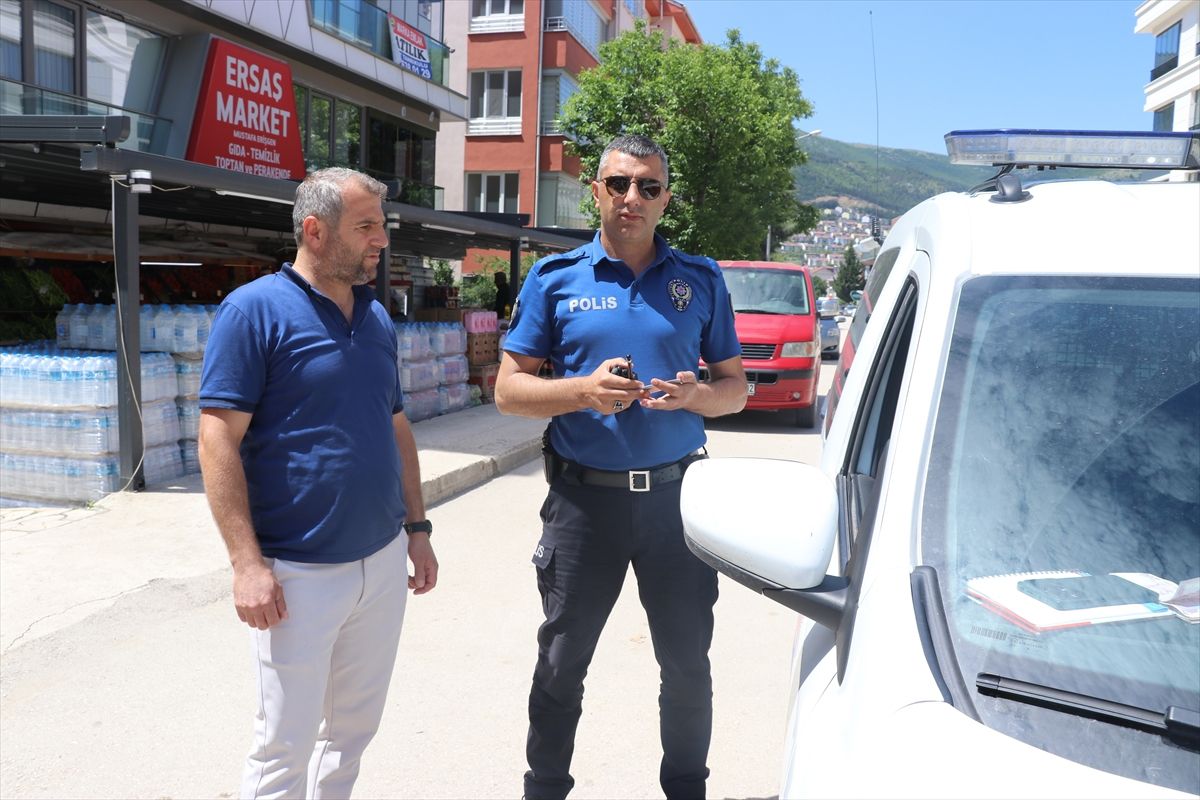 Duyarlı vatandaş parayı polise teslim etti