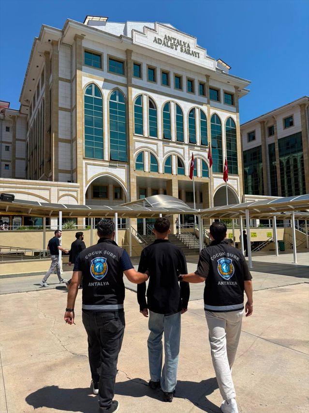 Antalya'da Suç İçerikli Paylaşım Yapan Genç Gözaltına Alındı