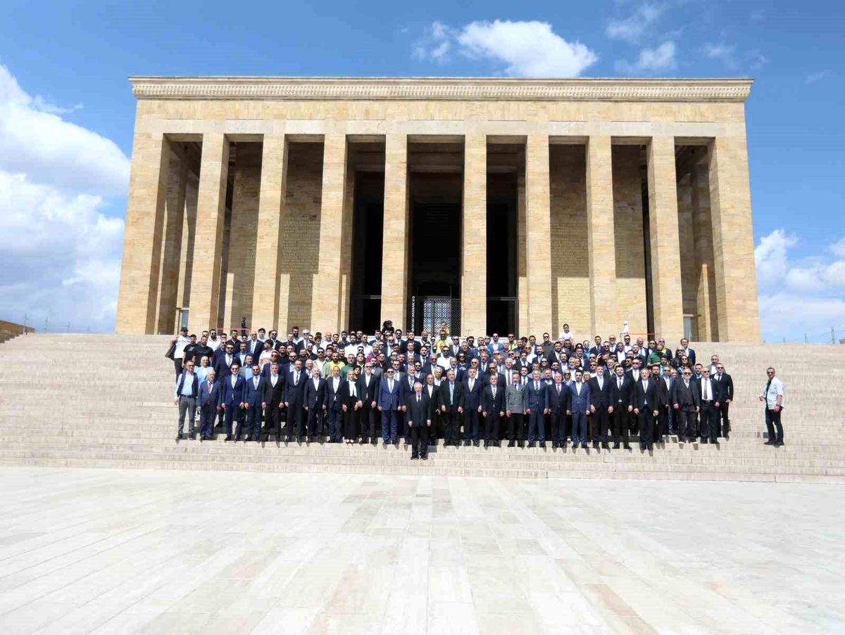 Aziz Yıldırım Anıtkabir\'i Ziyaret Etti
