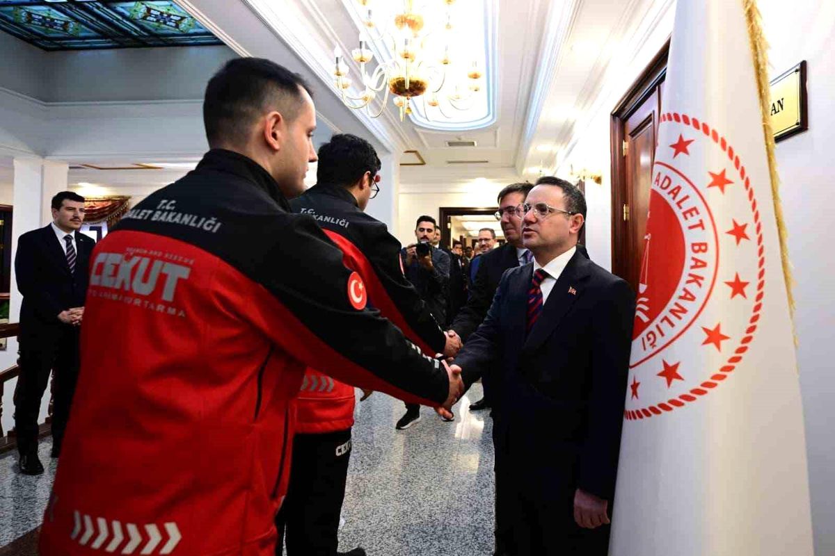 Bakan Gürlek\'ten bayramlaşma mesajı