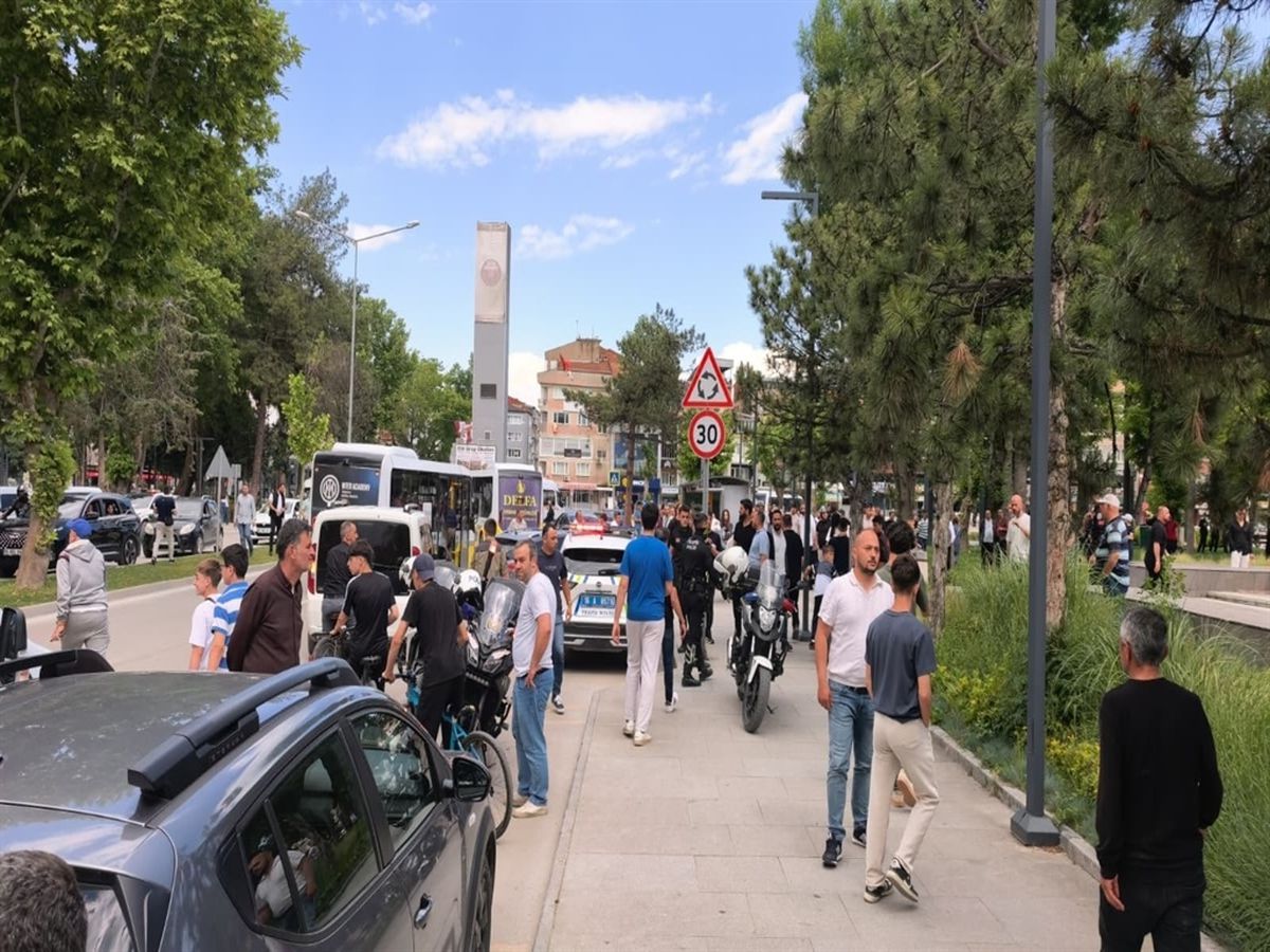İnegöl\'de Kavga: 4 Yaralı