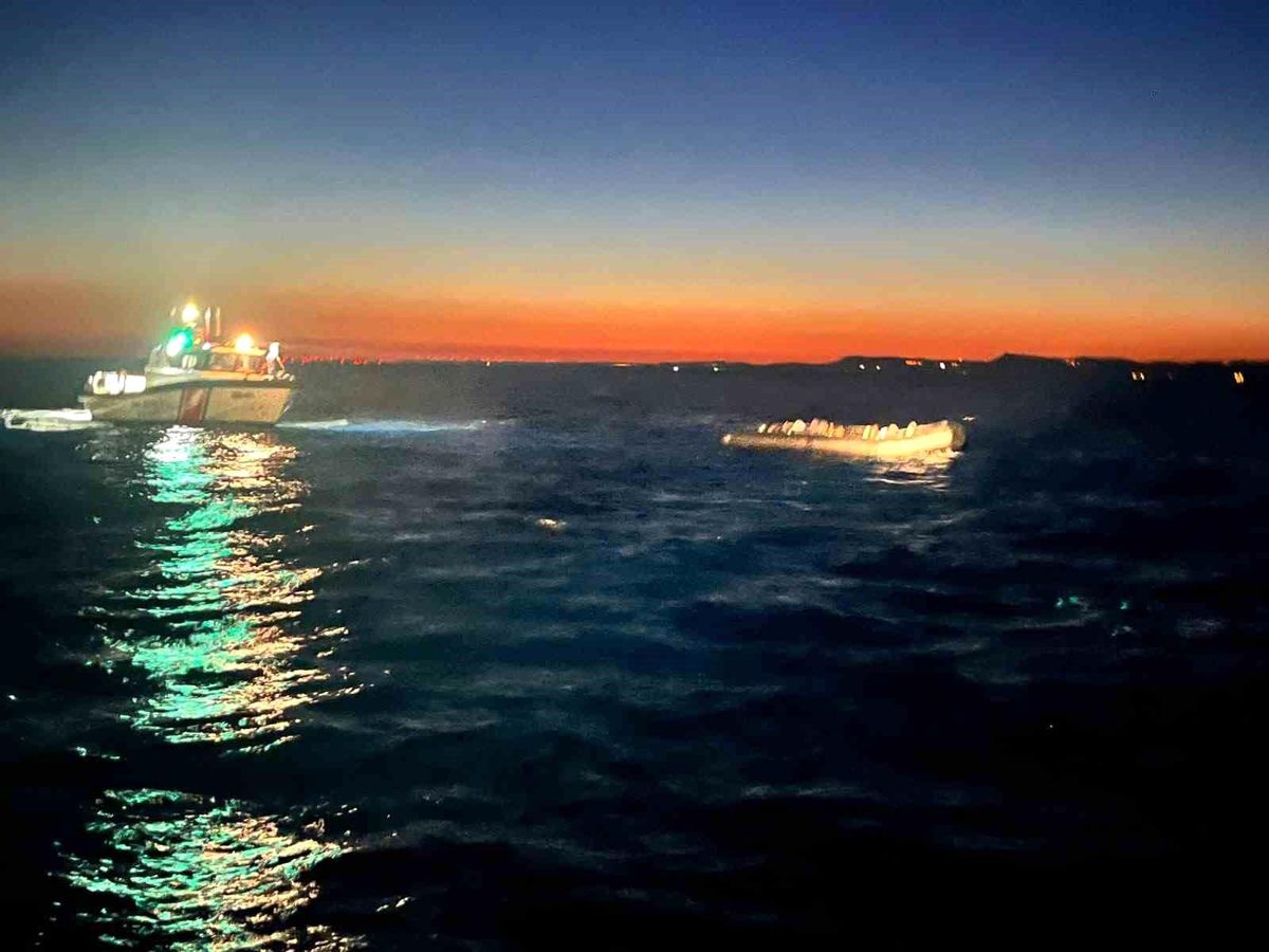 Çanakkale\'de 30 Kaçak Göçmen Kurtarıldı