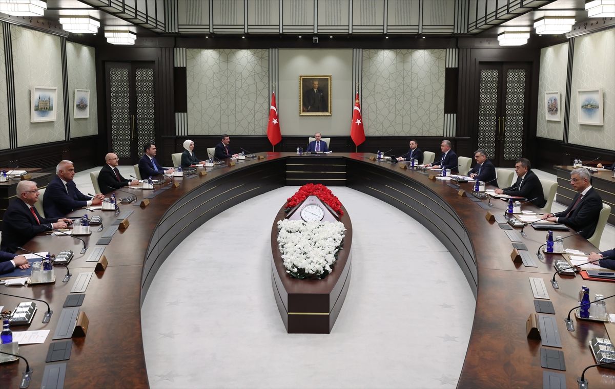 Cumhurbaşkanlığı Kabinesi Erdoğan\'la Toplandı