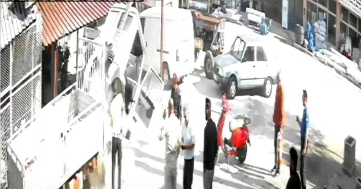 Burdur\'da Kamyonette Yangın, Polis Müdahale Etti