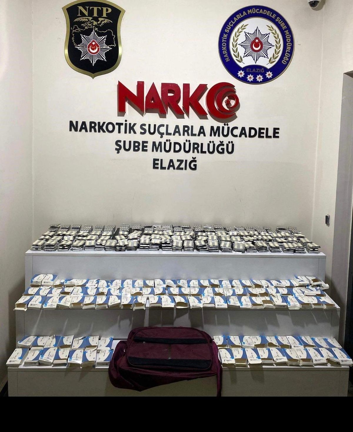 Elazığ\'da Uyuşturucu Operasyonu: 10 Bin 352 Sentetik Ecza Ele Geçirildi