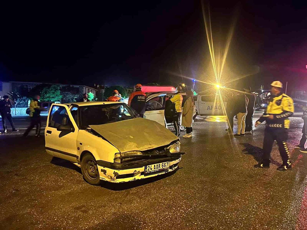 Erzincan\'da Trafik Kazası: 5 Yaralı