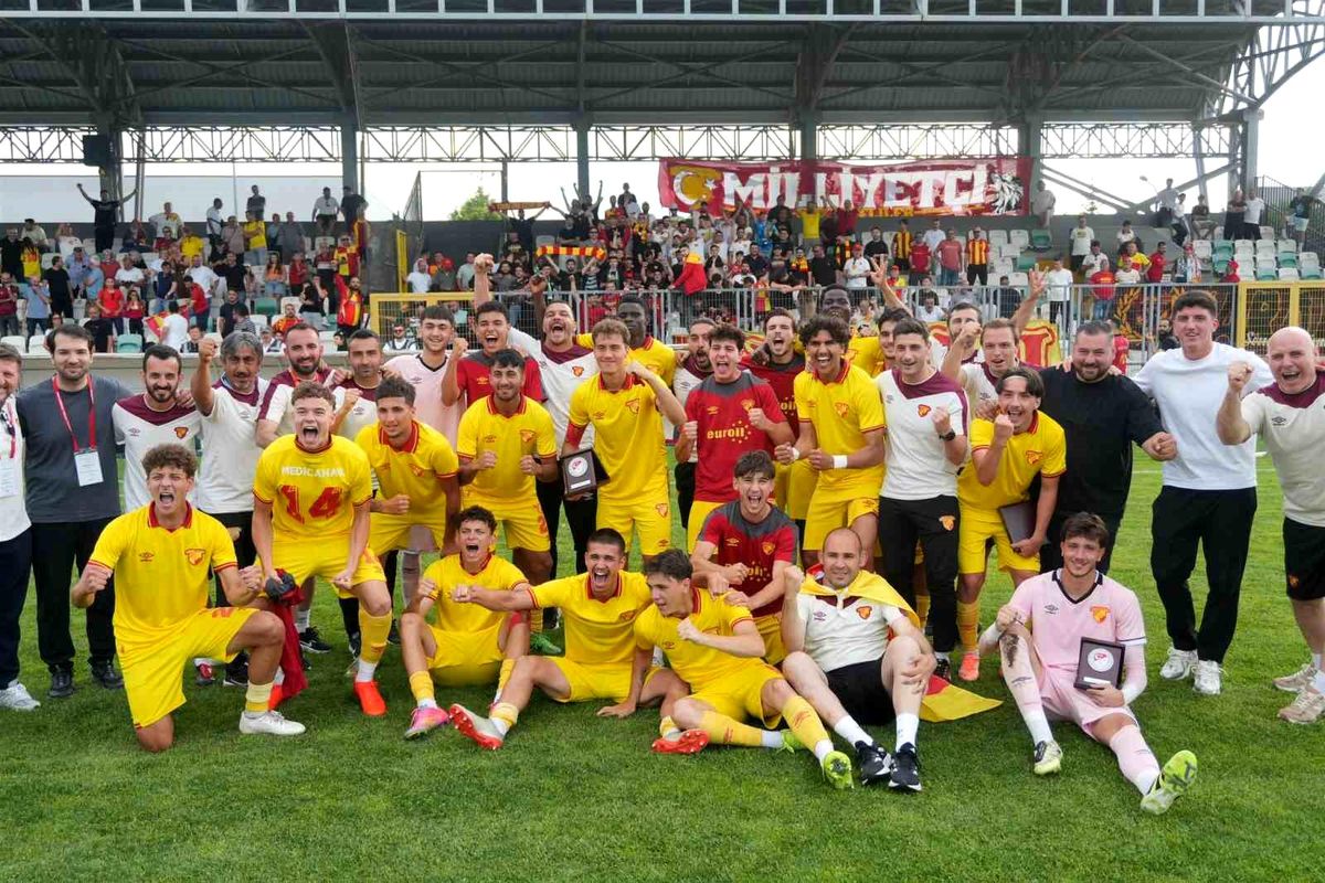 Göztepe U19, Trabzonspor\'u 3-1 Yenerek UEFA Youth League\'e Gitti