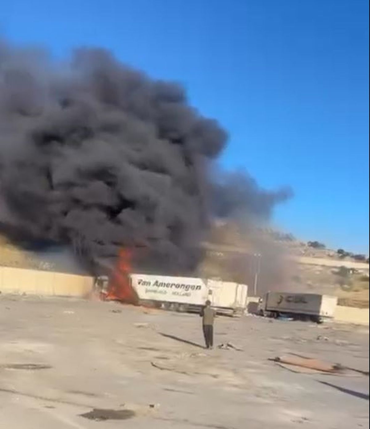 Reyhanlı\'da TIR Yangını Kontrol Altına Alındı