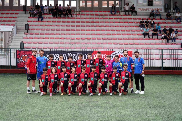 İstanbul Kastamonuspor U13 Şampiyon Oldu