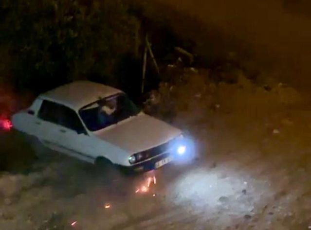 Kahramanmaraş’ta aracı alev alan sürücü son anda kurtarıldı