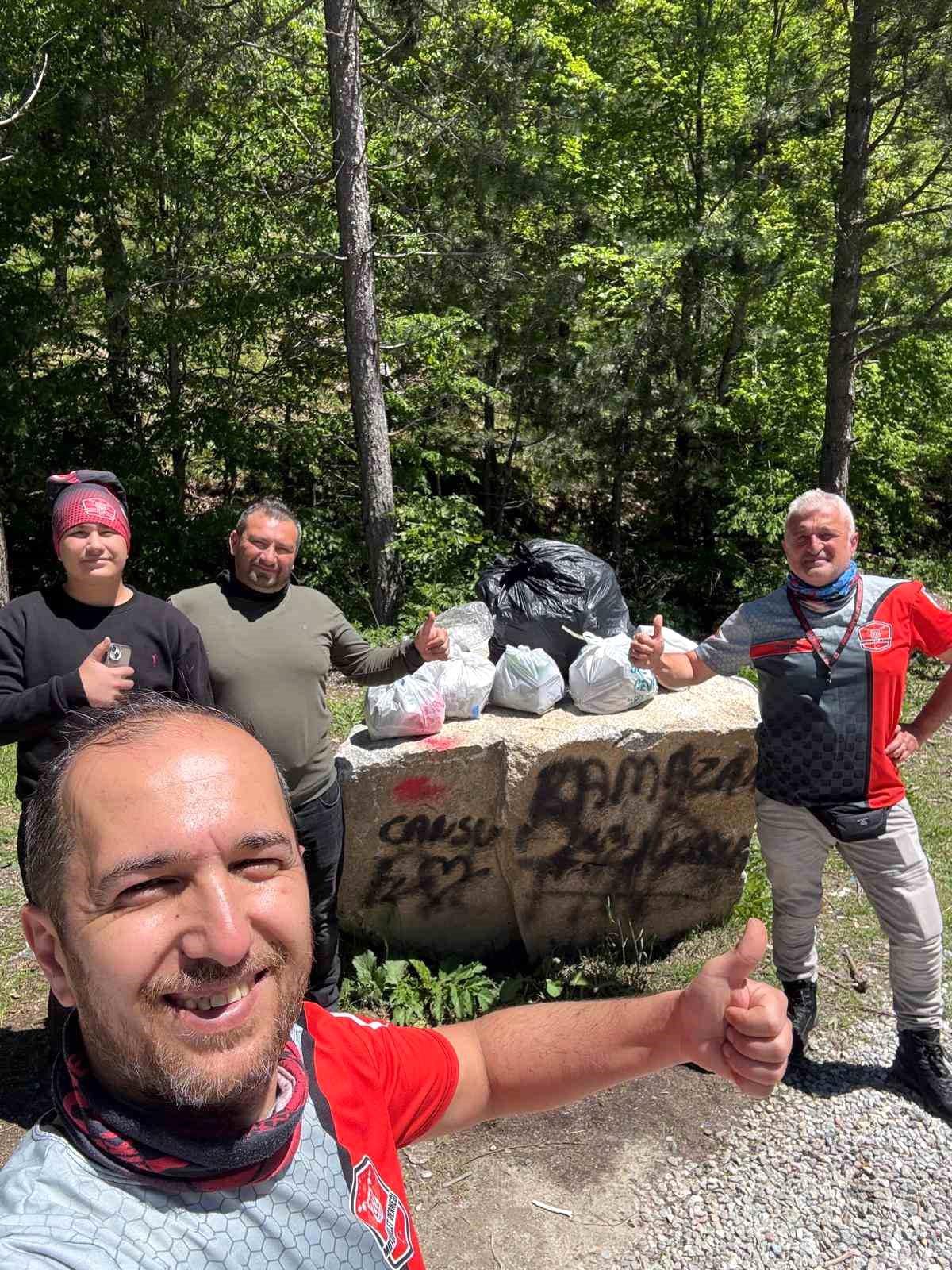 Motosiklet Grubu Çöpleri Temizledi
