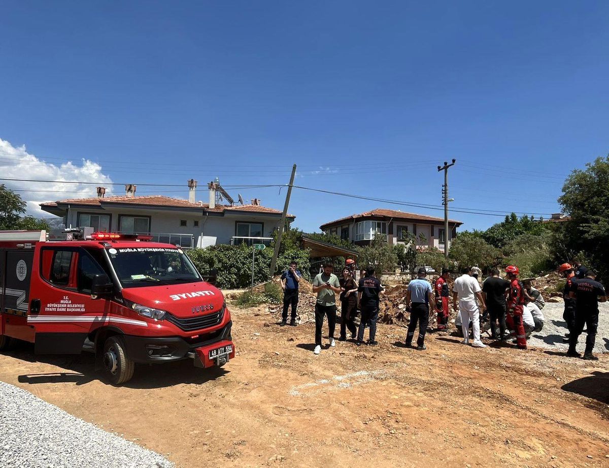 Menteşe\'de altyapı çalışmasında işçi toprak altında kaldı
