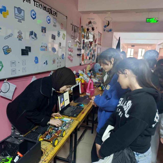 Muradiye'de Meslek Tanıtım Sergisi