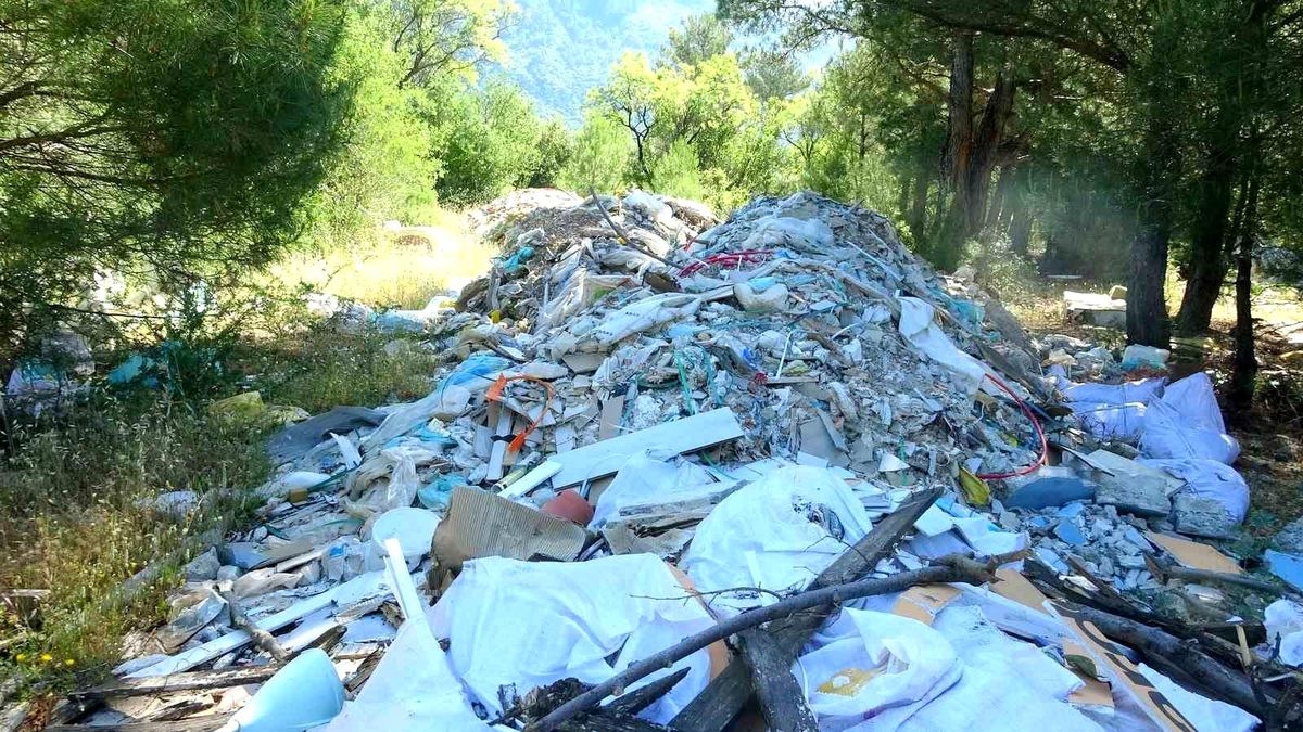 Ormanlık alanlara atılan moloz ve inşaat atıklarına vatandaş tepkisi
