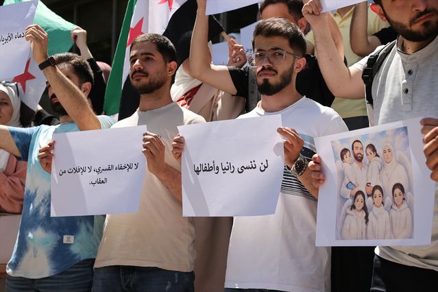Şam Üniversitesi'nde Raniya el-Abbasi için saygı duruşu