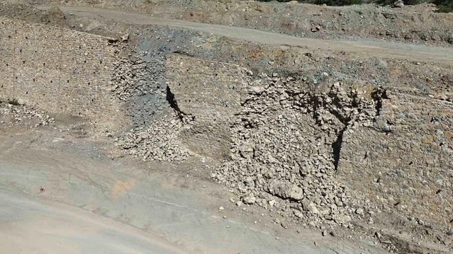 Eskişehir'de Taş İstinat Duvarı Yıkıldı