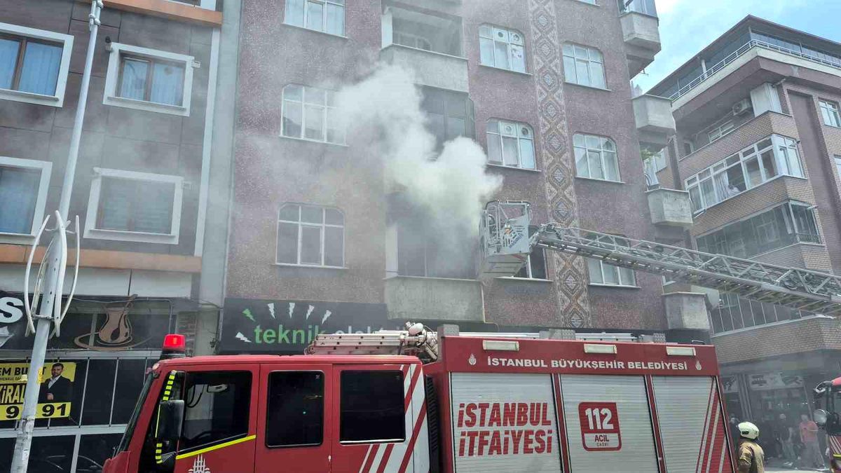 Sultangazi\'de Yangın Korkuttu