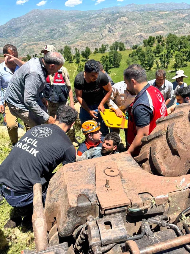 Siirt’te Traktör Devrildi, Sürücü Ağır Yaralandı