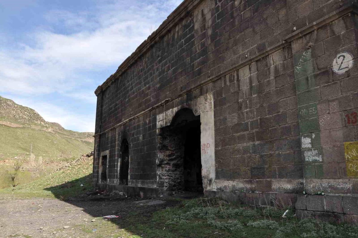 Kars\'ın Tarihi Tabyaları Terk Edildi