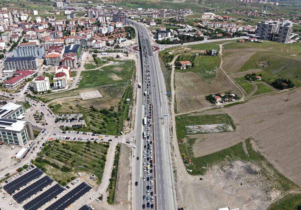 Kırıkkale\'de Tatil Dönüşü Trafik Yoğunluğu