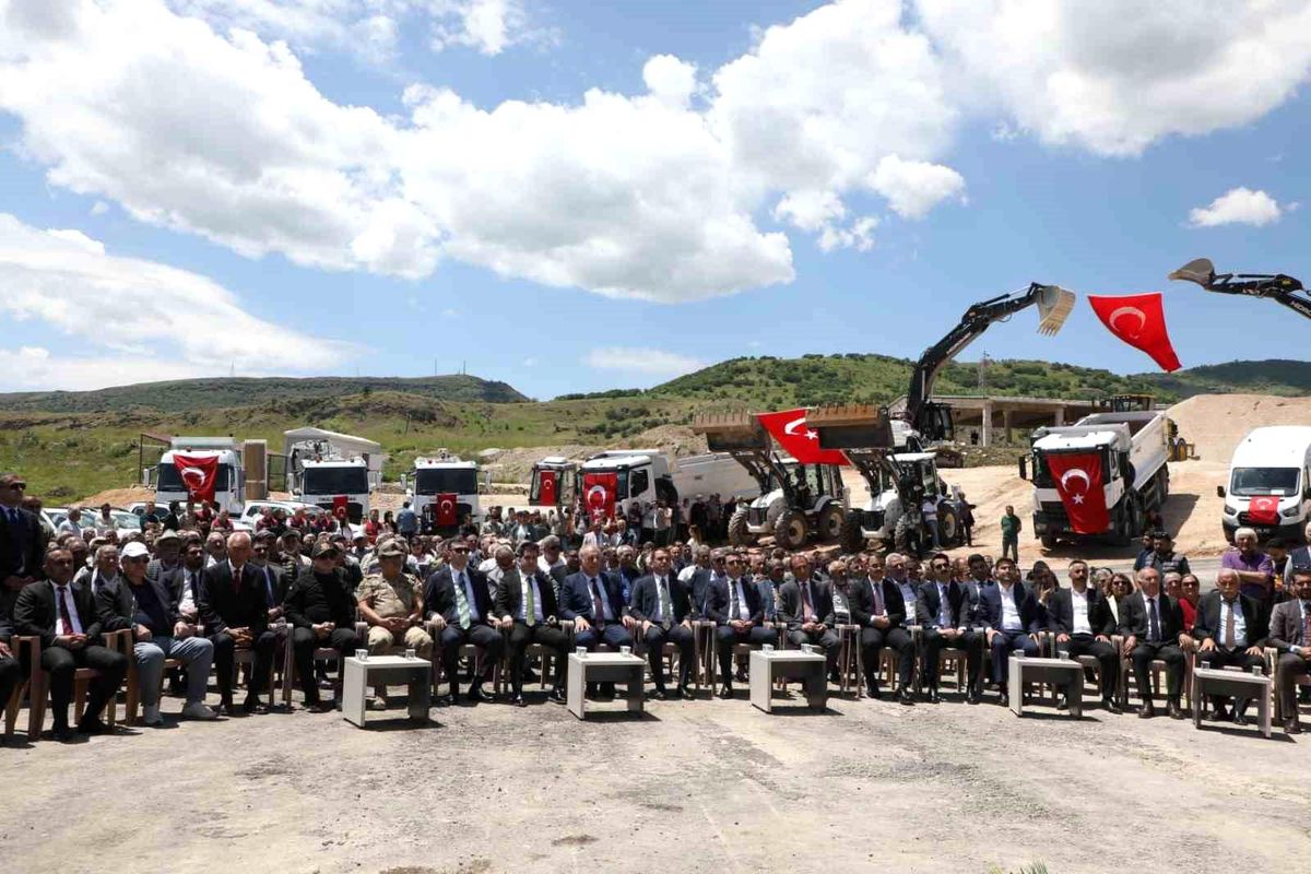 Tunceli\'de 120 kilometrelik sıcak asfalt hedefi için ilk adım atıldı