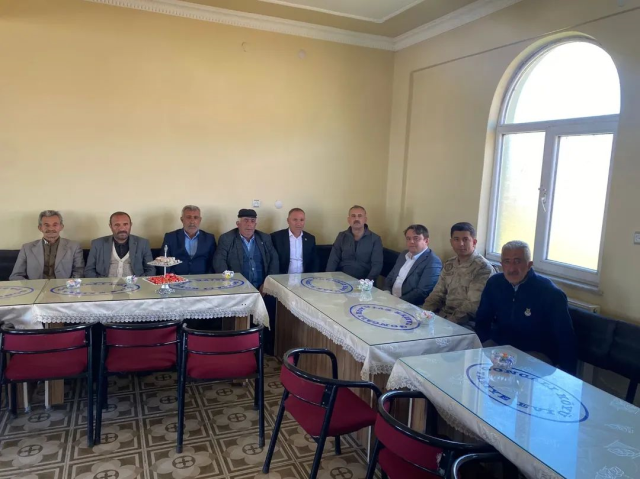 Vali Bozkurt Eleşkirt köylerinde vatandaşlarla buluştu