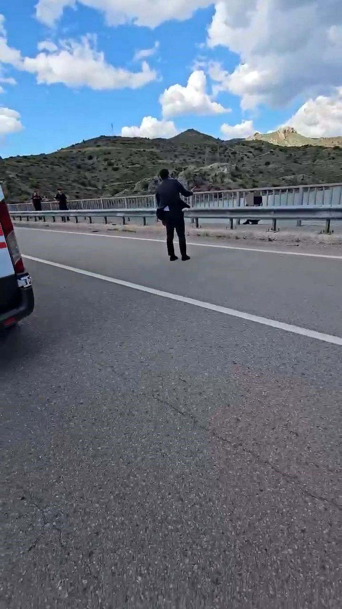 Kaymakam, intihar girişimini engelledi