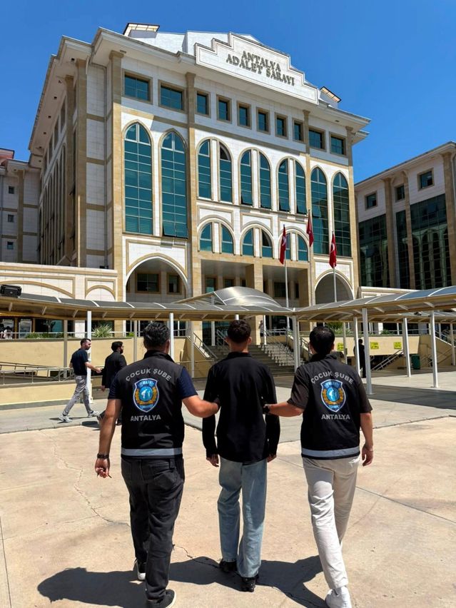 Antalya'da Genç Gözaltına Alındı