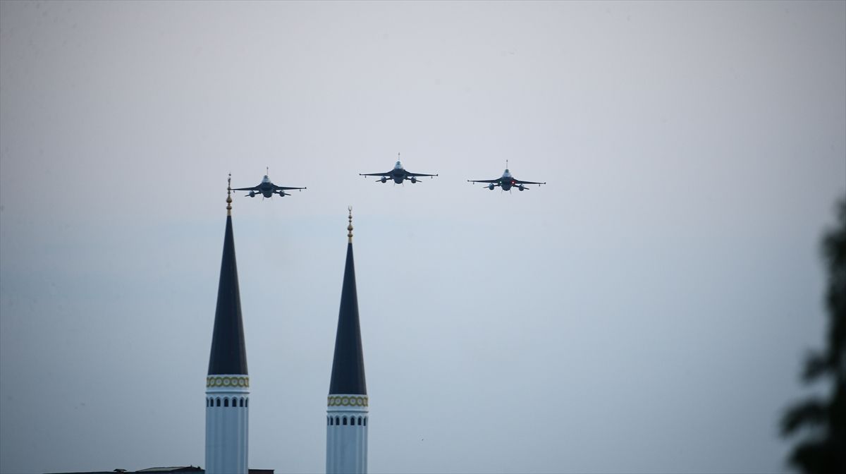 Kozan\'ın Kurtuluşu İçin F-16 Gösterisi