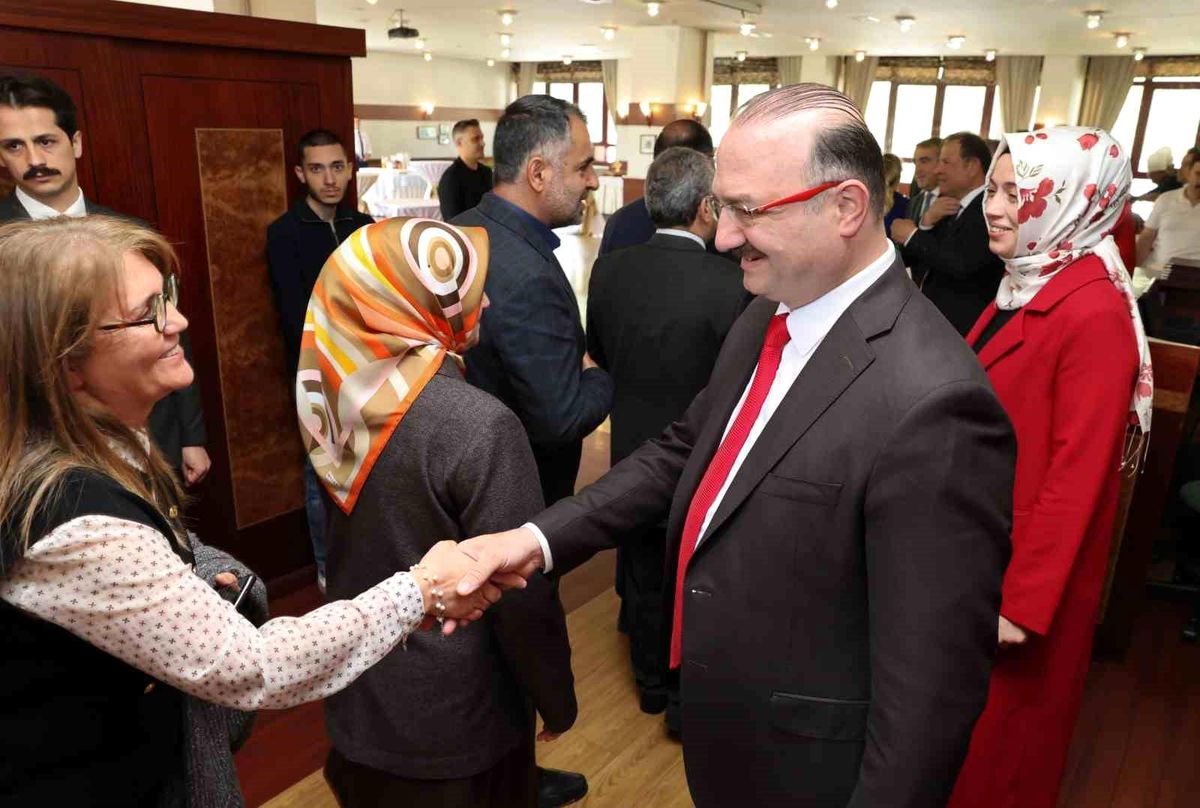 Atatürk Üniversitesi\'nde Bayramlaşma Programı