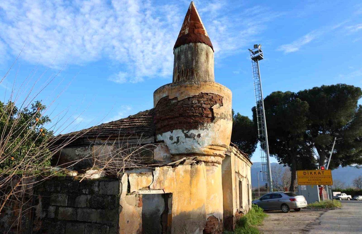 Beşeylül İstasyon Cami Yıkılma Tehlikesiyle Karşı Karşıya