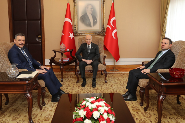 Bakan Çiftçi ile Bakan Gürlek, Devlet Bahçeli'yi ziyaret etti! Dikkat çeken dosya detayı