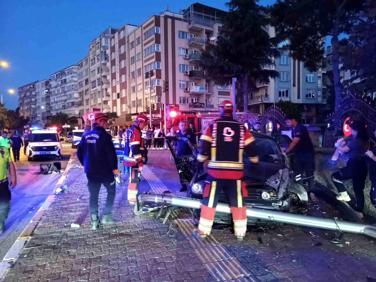 Balıkesir\'de Trafik Kazası: 1 Ölü, 1 Yaralı