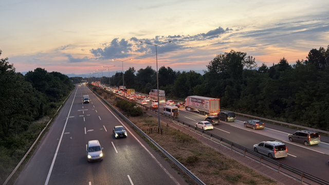 Düzce'de Bayram Dönüşü Trafik Yoğunluğu