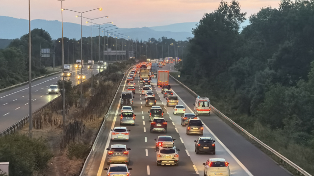Düzce'de Bayram Dönüşü Trafik Yoğunluğu