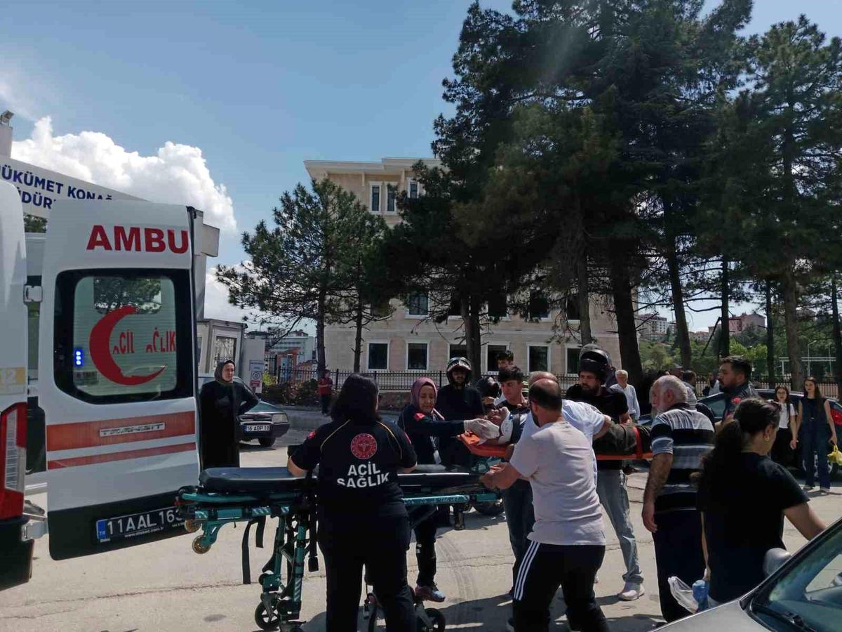 Bilecik\'te Yaya Otomobil Çarpmasıyla Yaralandı