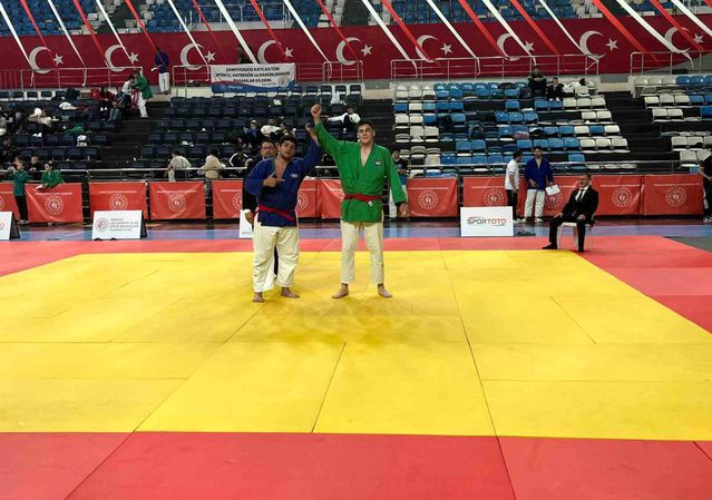Bilecikli Sporcular Kuraşta Zafer Yükseltti