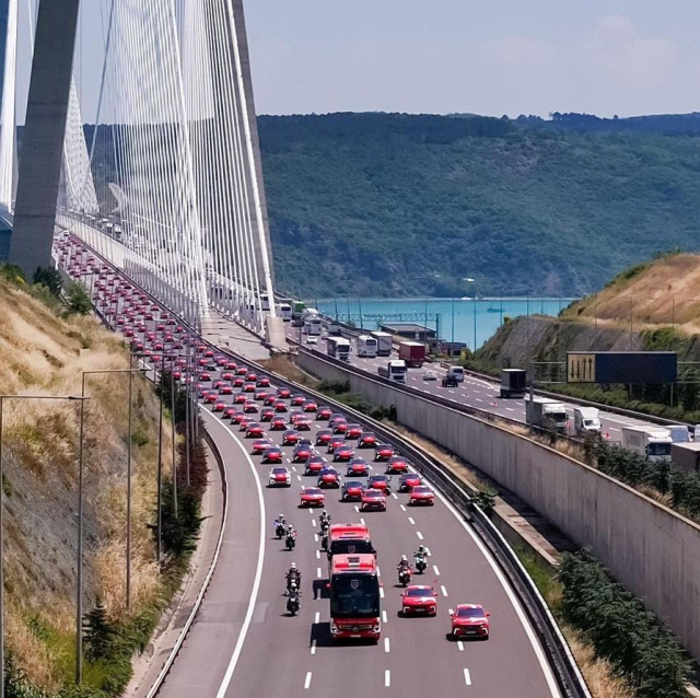 Bizim Çocuklar'ı Dünya Kupası'na uğurlayan konvoy dünya basınında