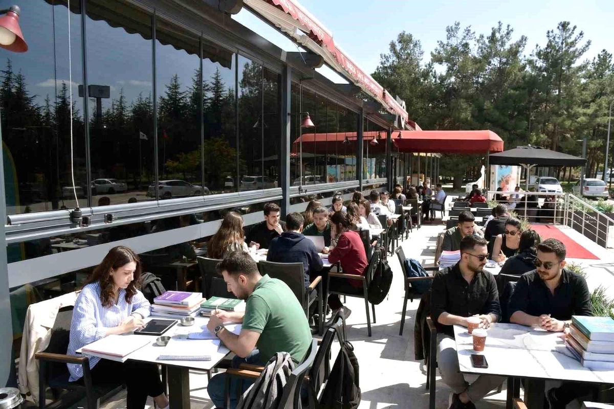BŞEÜ\'de Yeni Kafeterya ve Market Hizmete Girdi