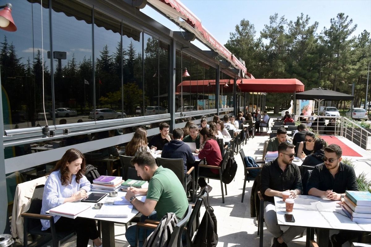 BŞEÜ\'de Yeni Market ve Kafeterya Açıldı