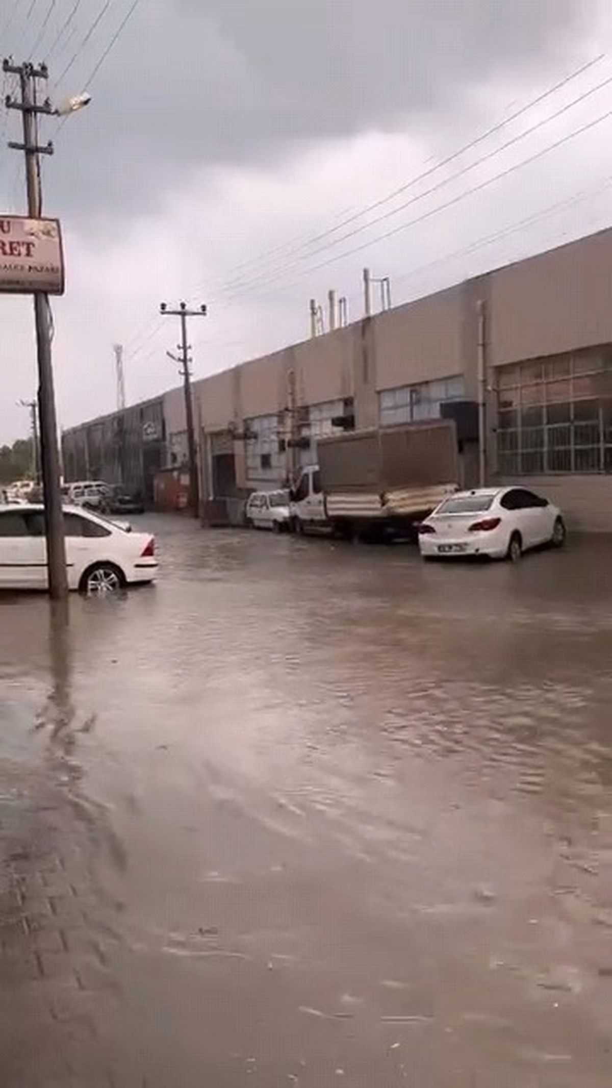 İnegöl\'de Ceviz Büyüklüğünde Dolu