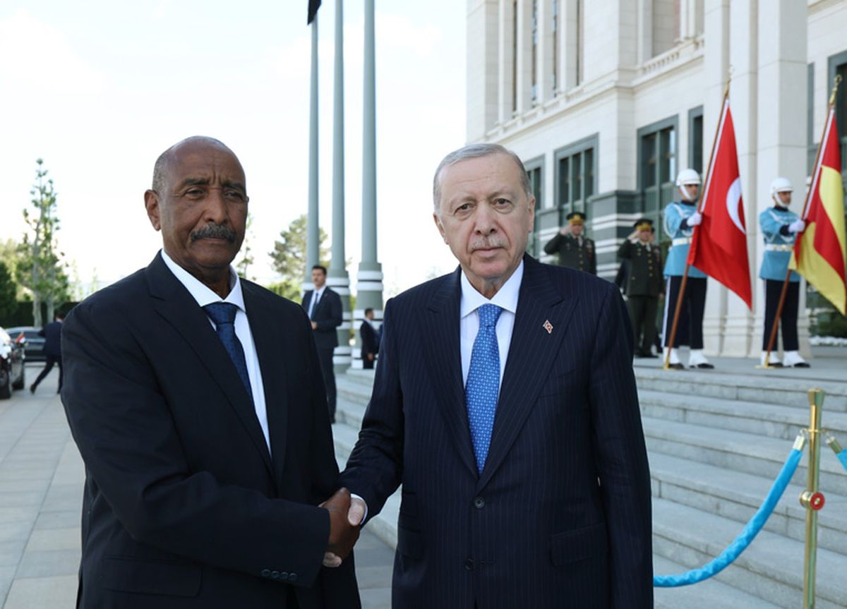Erdoğan\'dan Sudan lideri Burhan\'la görüşme