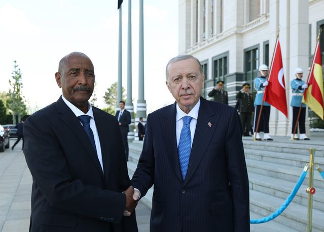 Erdoğan'dan Sudan lideri Burhan'la görüşme