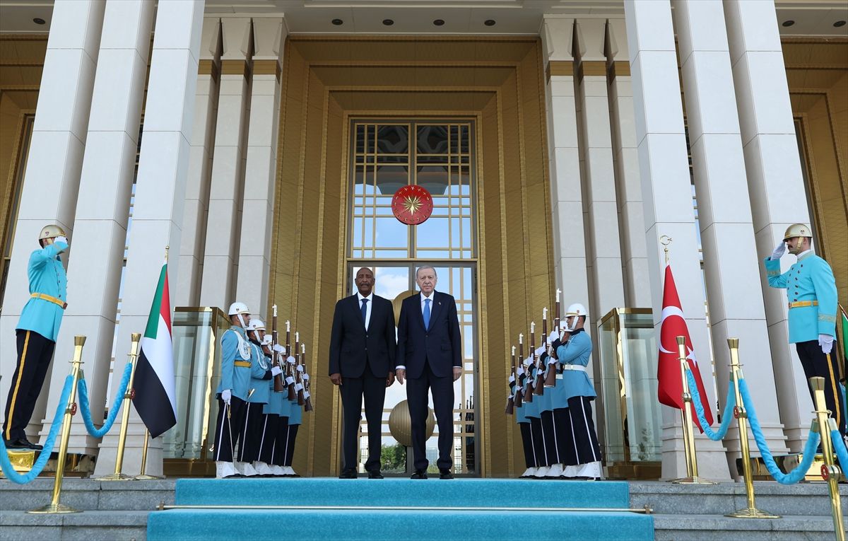 Erdoğan Sudanlı Burhan\'ı kabul etti
