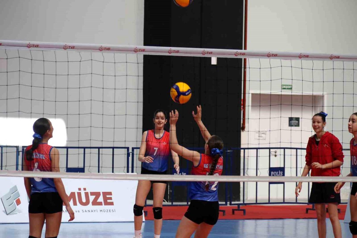 Depremde hayatını kaybeden Eskişehirli voleybolcunun ismi sezona verildi