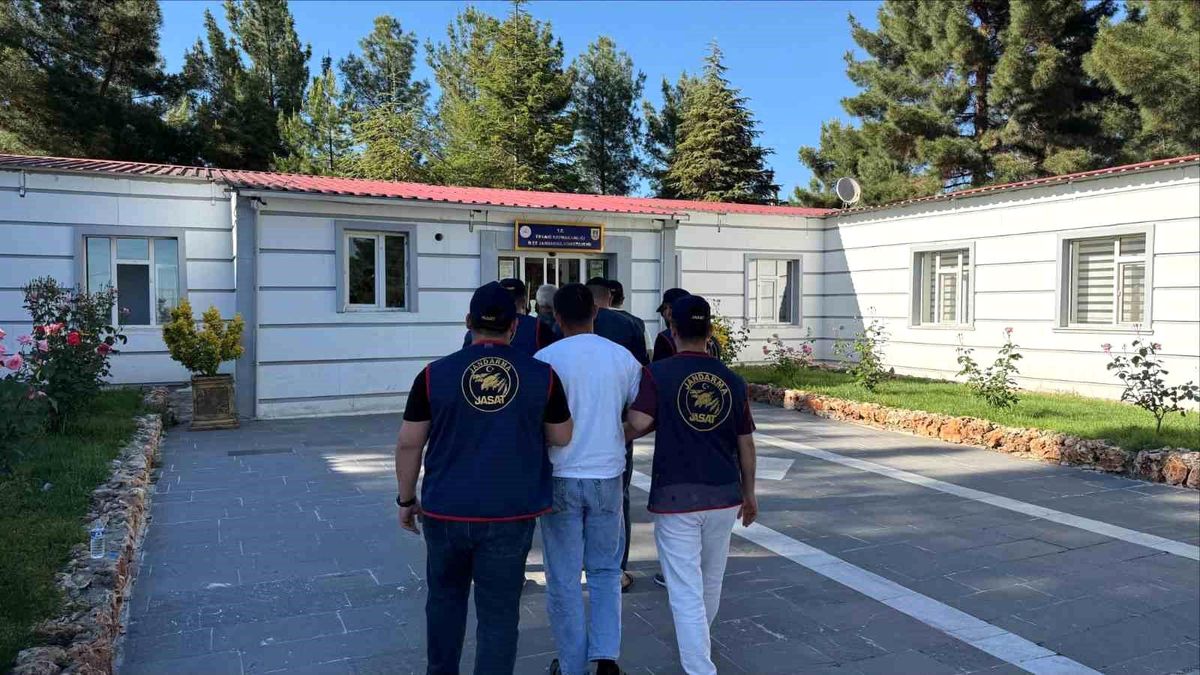 Diyarbakır\'da Hapis Cezalı 24 Şahıs Yakalandı