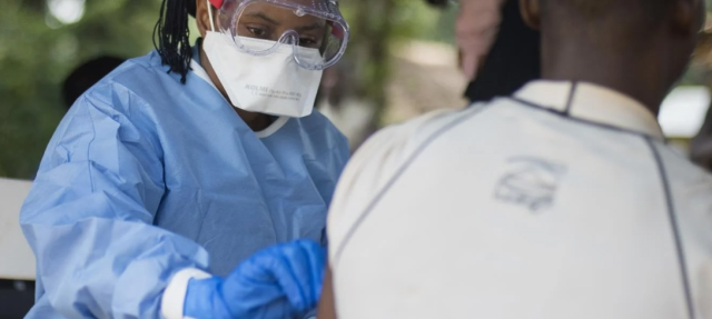 Ebola virüsü sınırları aştı, <a class='keyword-sd' href='/avrupa/' title='Avrupa'>Avrupa</a> ve <a class='keyword-sd' href='/guney-amerika/' title='Güney Amerika'>Güney Amerika</a> alarma geçti
