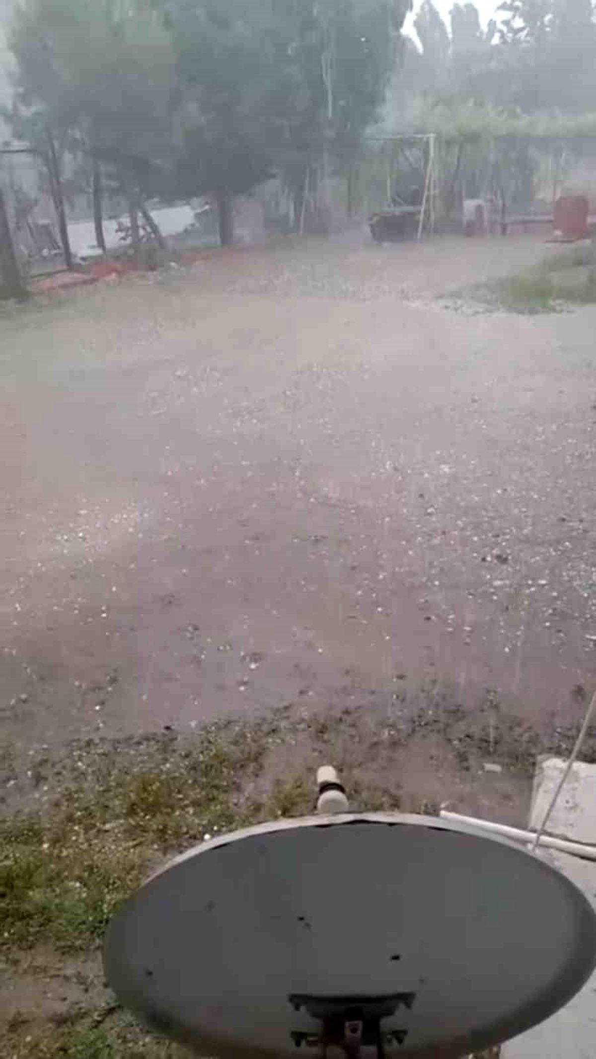 Edirne\'de Kısa Süreli Dolu Yağışı