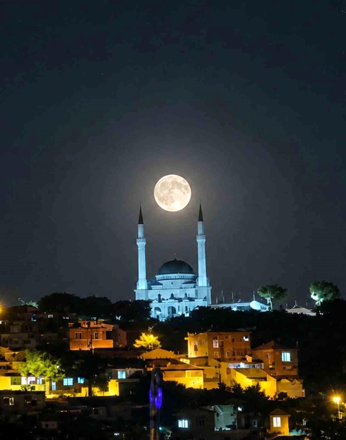Edremit\'te Büyüleyici Dolunay